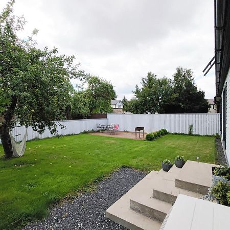 Karjamaa Apartment - Garden, Free Parking, Air Conditioning Pärnu Kültér fotó